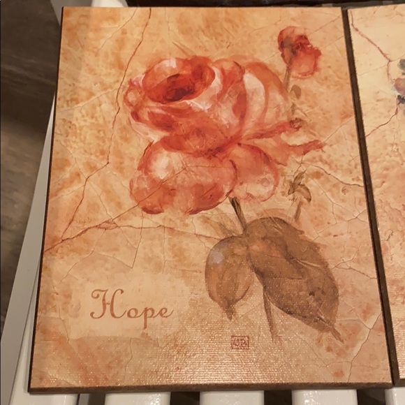 CLAIMED - FREE Rose & Hydrangea flower wall art - Picture 2 of 3